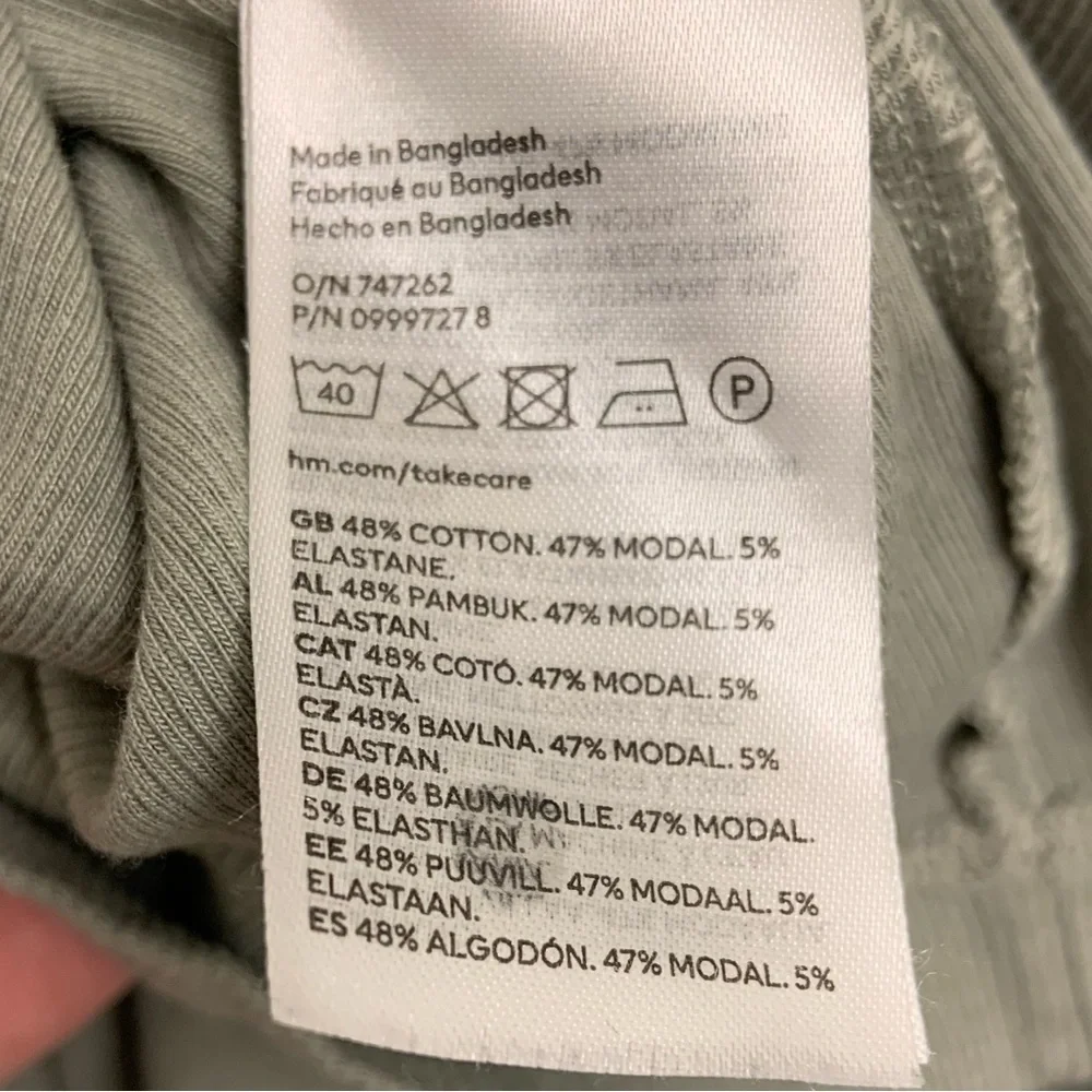 H&M Sage Green Ribbed Long Sleeve Tee XL Minimalist, Stretch Top - Picture 4 of 8